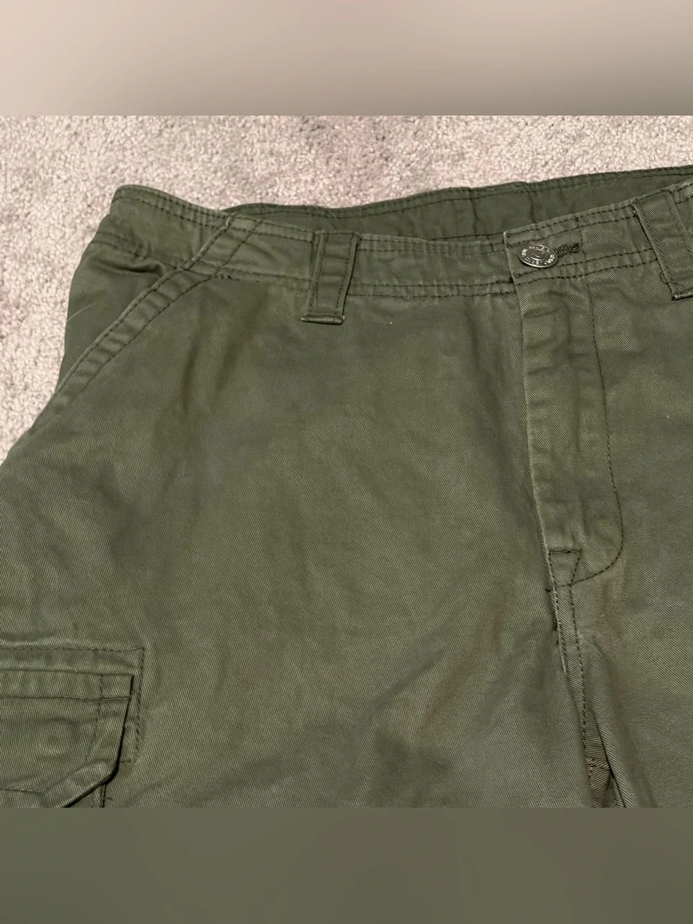 True Religion Men's Cargo Relaxed Fit Green Shorts Size 34 Fits 32x12 **READ